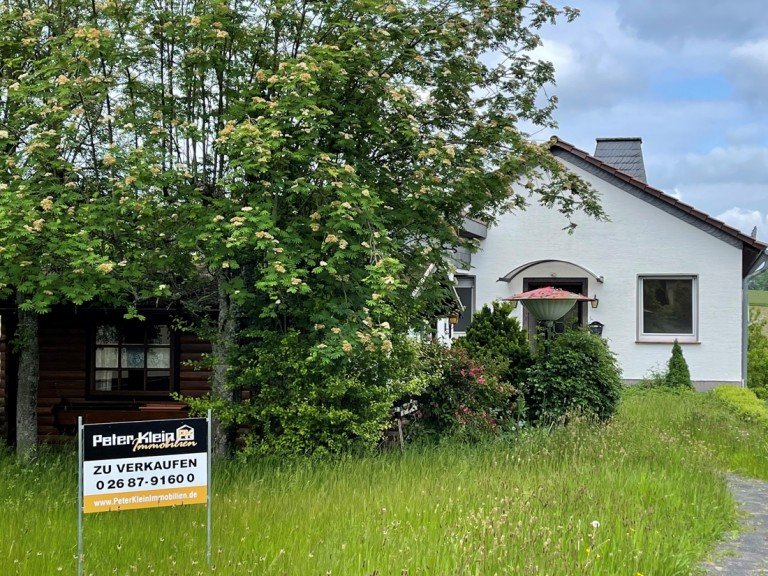  Flammersfeld - Altenkirchen/Westerwald Einfamilienhaus Haus verkaufen Flammersfeld! Bungalow + separatem Anbau - in ruhiger Ortsrandlage!