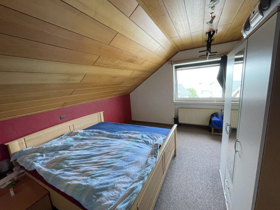 Schlafzimmer - DG Mehrfamilienhaus Neustadt (Wied)